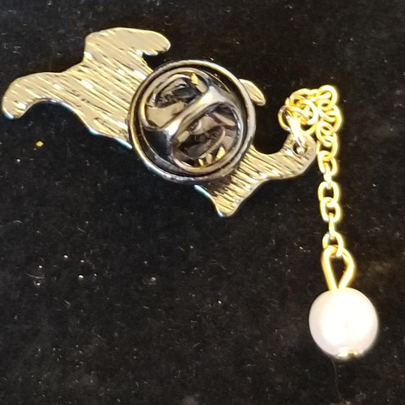 RESERVED NWT White Kitty Playing "Pearl" Ball Pin - Picture 5 of 8